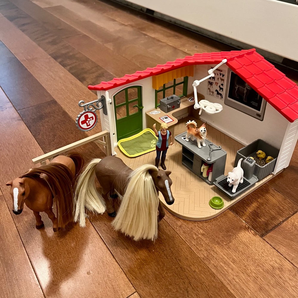 Schleich Toy Veterinary Clinic with Horses and Animals